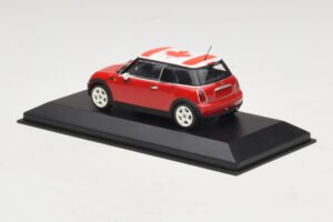 Mini Cooper S R53 Червен С Канадско Знаме Minichamps 1:43 MINI017 Метал — снимка 3 от 5