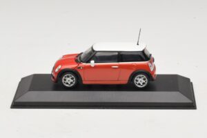 Mini Cooper S R53 Червен С Бял Покрив Minichamps 1:43 MINI025 Diecast