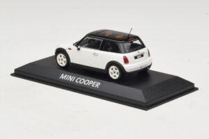 Mini Cooper S R53 Бял С Черен Покрив Minichamps 1:43 MINI027 Метал — снимка 3 от 4