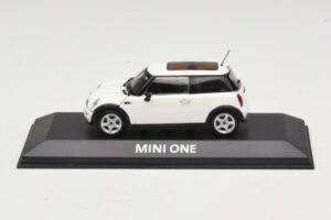 Mini Cooper S R53 Бял С Панорамен Покрив Minichamps 1:43 MINI020 Метал