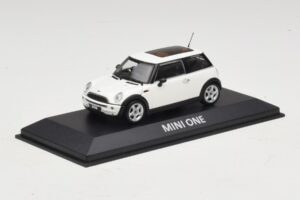 Mini Cooper S R53 Бял С Панорамен Покрив Minichamps 1:43 MINI020 Метал — снимка 2 от 5