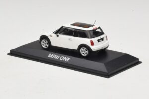 Mini Cooper S R53 Бял С Панорамен Покрив Minichamps 1:43 MINI020 Метал — снимка 3 от 5