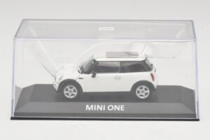 Mini Cooper S R53 Бял С Панорамен Покрив Minichamps 1:43 MINI020 Метал — снимка 4 от 5