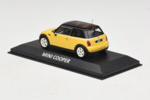 Mini Cooper S R53 Жълт С Черен Покрив Minichamps 1:43 MINI031 Метал — снимка 3 от 4