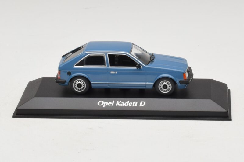 Opel Kadett D Син Maxichamps 1:43 940044100 Метал