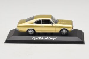 Opel Rekord C Купе Златист Maxichamps 1:43 940046120 Diecast