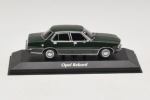 Opel Rekord D Тъмнозелен Maxichamps 1:43 940044001 Метал