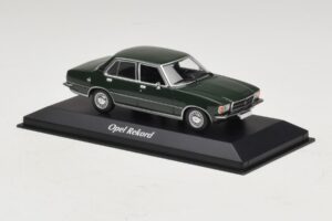 Opel Rekord D Тъмнозелен Maxichamps 1:43 940044001 Метал — снимка 3 от 5