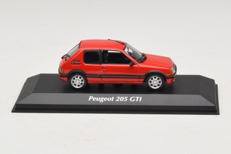 Peugeot 205 GTi Червен Maxichamps 1:43 940112300 Метал