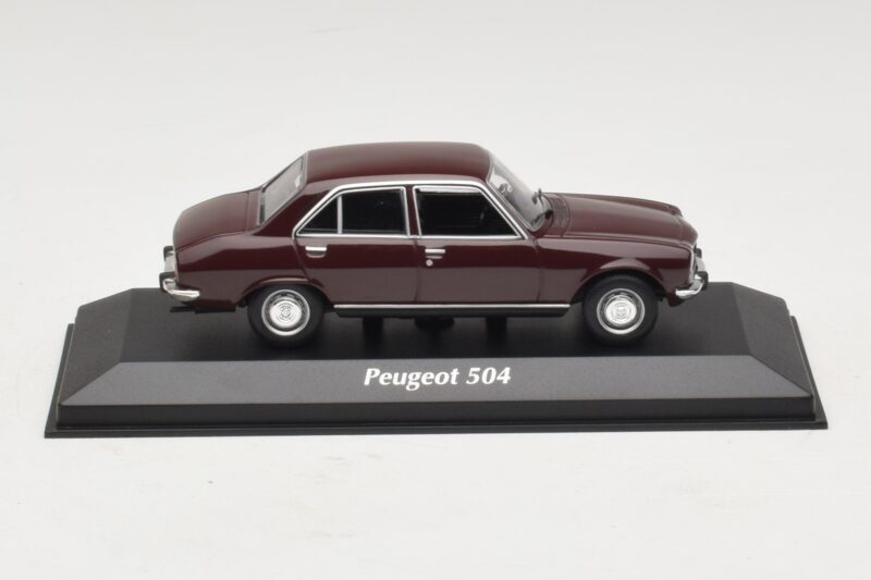 Peugeot 504 Тъмночервен Maxichamps 1:43 Peugeot 504 Тъмночервен Maxichamps 1:43 940112500 Метал