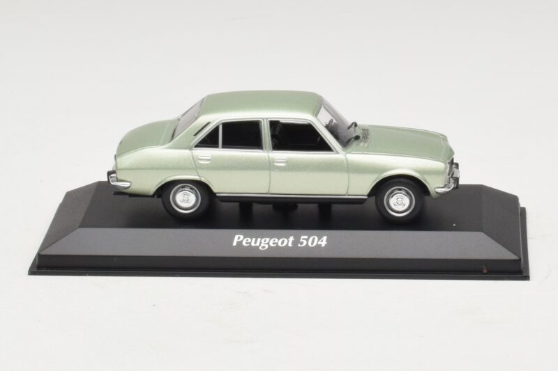 Peugeot 504 Светлозелен Металик Maxichamps 1:43 940112501 Метал