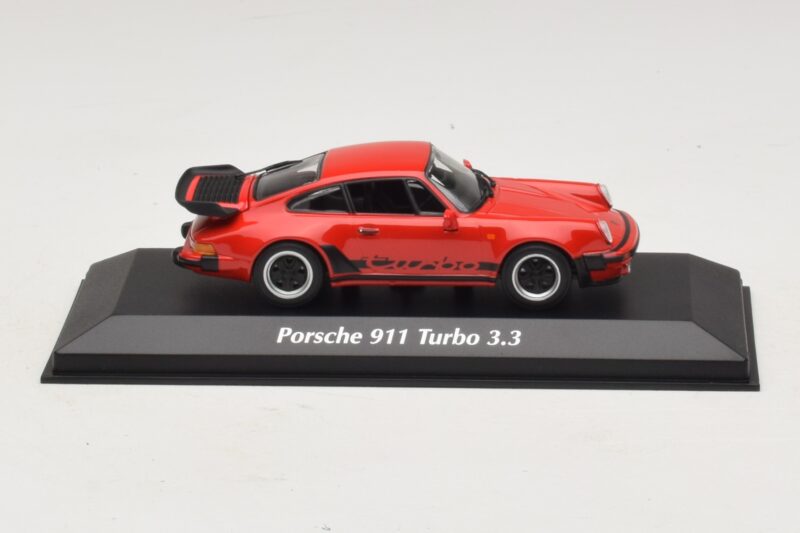 Porsche 911 930 Turbo 3.3 Червен Maxichamps 1:43 940069000 Метал