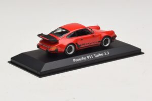 Porsche 911 930 Turbo 3.3 Червен Maxichamps 1:43 940069000 Метал — снимка 2 от 5