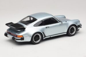 Porsche 911 930 Turbo 3.3 Сребрист KK-Scale 1:18 KKDC181444 Метал — снимка 2 от 6