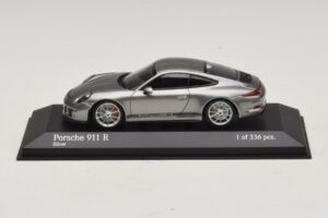 Porsche 911 991.1 R Сребрист Minichamps 1:43 410066224 Метал