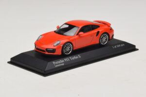 Porsche 911 991.1 Turbo S Оранжев Minichamps 1:43 410067171 Метал — снимка 2 от 5