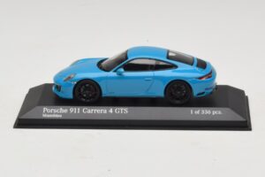 Porsche 911 991.2 Carrera 4 GTS Miami Blue Minichamps 1:43 410067322 Метал