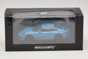 Porsche 911 991.2 Carrera 4 GTS Miami Blue Minichamps 1:43 410067322 Метал — снимка 5 от 5