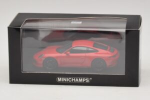 Porsche 911 991.2 Carrera 4 GTS Червен Minichamps 1:43 410067320 Метал — снимка 5 от 5