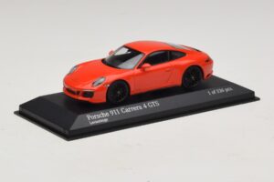Porsche 911 991.2 Carrera 4 GTS Оранжев Minichamps 1:43 410067321 Метал — снимка 2 от 5