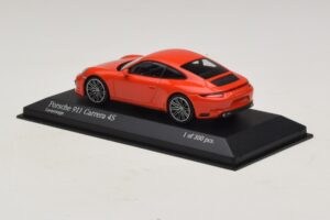 Porsche 911 991.2 Carrera 4S Оранжев Minichamps 1:43 410067241 Метал — снимка 3 от 5