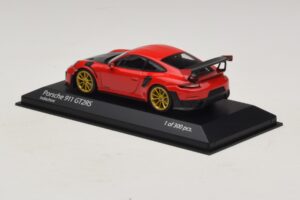Porsche 911 991.2 GT2 RS Червен Minichamps 1:43 410067227 Метал — снимка 3 от 5