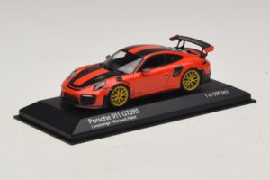 Porsche 911 991.2 GT2 RS Weissach Package Оранжев Minichamps 1:43 410067224 Метал — снимка 2 от 5