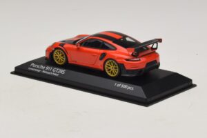 Porsche 911 991.2 GT2 RS Weissach Package Оранжев Minichamps 1:43 410067224 Метал — снимка 3 от 5