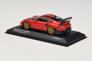 Porsche 911 991.2 GT2 RS Weissach Package Червен Minichamps 1:43 410067221 Метал — снимка 3 от 5