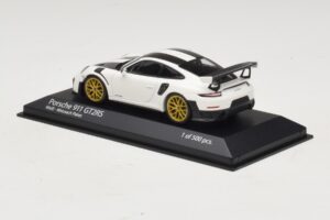 Porsche 911 991.2 GT2 RS Weissach Package Бял Minichamps 1:43 410067222 Метал — снимка 3 от 5