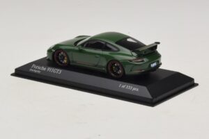 Porsche 911 991.2 GT3 Зелен Minichamps 1:43 410066028 Метал — снимка 3 от 5