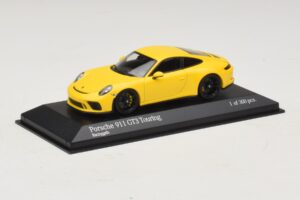 Porsche 911 991.2 GT3 Touring Жълт Minichamps 1:43 410067421 Метал — снимка 2 от 5