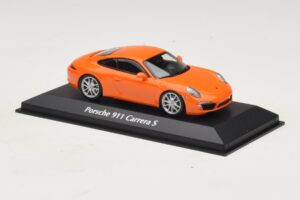 Porsche 911 991 Carrera S Оранжев Maxichamps 1:43 940060221 Метал — снимка 3 от 5