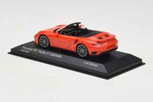 Porsche 911 991 Turbo S Кабриолет Оранжев Minichamps 1:43 410067181 Метал — снимка 3 от 5