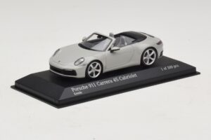 Porsche 911 992 Carrera 4S Кабриолет Сив Minichamps 1:43 410069331 Метал — снимка 2 от 5