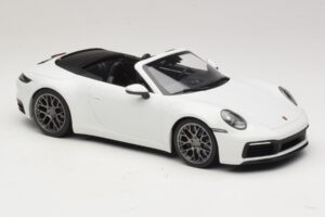Porsche 911 992 Carrera 4S Кабриолет Бял Minichamps 1:18 155067330 Метал — снимка 4 от 6