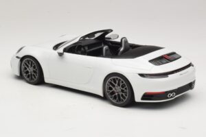 Porsche 911 992 Carrera 4S Кабриолет Бял Minichamps 1:18 155067330 Метал — снимка 5 от 6