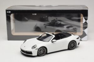 Porsche 911 992 Carrera 4S Кабриолет Бял Minichamps 1:18 155067330 Метал — снимка 6 от 6