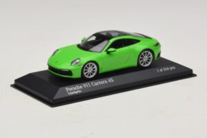 Porsche 911 992 Carrera 4S Зелен Minichamps 1:43 410069322 Метал — снимка 2 от 5