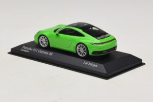 Porsche 911 992 Carrera 4S Зелен Minichamps 1:43 410069322 Метал — снимка 3 от 5