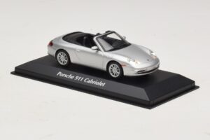 Porsche 911 996 Кабриолет Сребрист Maxichamps 1:43 940061031 Метал — снимка 3 от 5