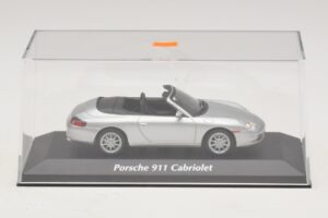 Porsche 911 996 Кабриолет Сребрист Maxichamps 1:43 940061031 Метал — снимка 4 от 5