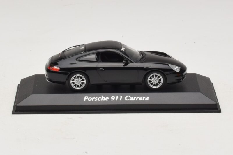 Porsche 911 996 Carrera Черен Maxichamps 1:43 940061020 Метал