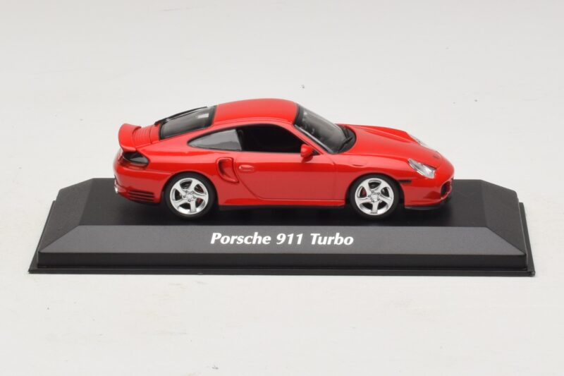 Porsche 911 996 Turbo Червен Maxichamps 1:43 940069300 Метал