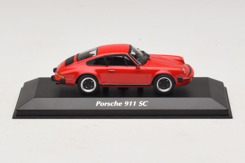 Porsche 911 SC Червен Maxichamps 1:43 940062021 Метал