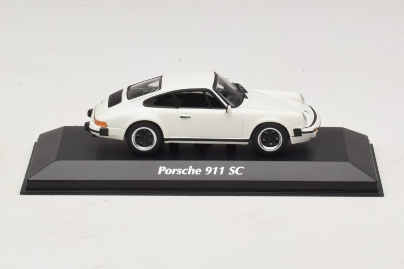 Porsche 911 SC Бял Maxichamps 1:43 940062020 Метал