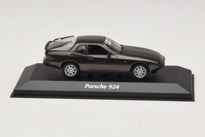 Porsche 924 Кафяв Металик Maxichamps 1:43 940062121 Метал