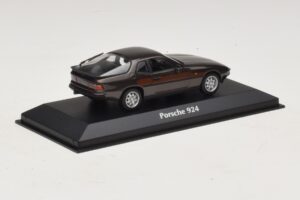 Porsche 924 Кафяв Металик Maxichamps 1:43 940062121 Метал — снимка 2 от 5