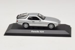 Porsche 924 Сребрист Maxichamps 1:43 940062120 Метал