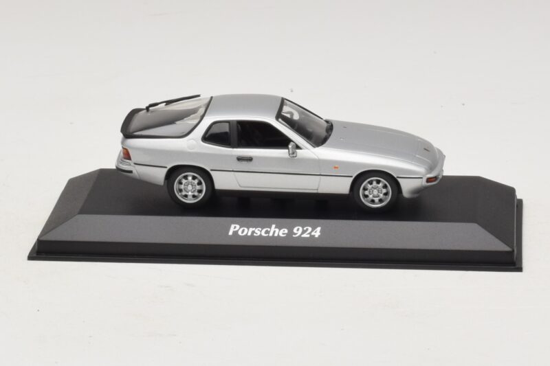 Porsche 924 Сребрист Maxichamps 1:43 940062120 Метал